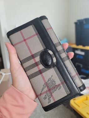 Burberry Women's Long Wallet